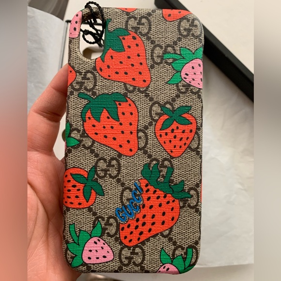 NIB NEW Authentic Gucci GG Limited Edition
Strawberry Supreme iPhone X / XS Case - Picture 3 of 9